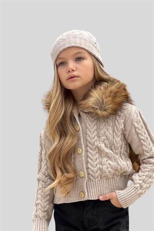 Triko Hırka Kot Pantolon ve Bereli Kız Takım