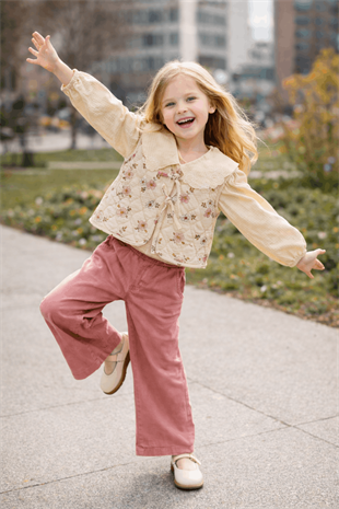 3-7 Yaş Bebe Yaka Bluz Çiçekli Yelek ve Kot Pantolonlu 3lü Kız Çocuk Takım Pembe