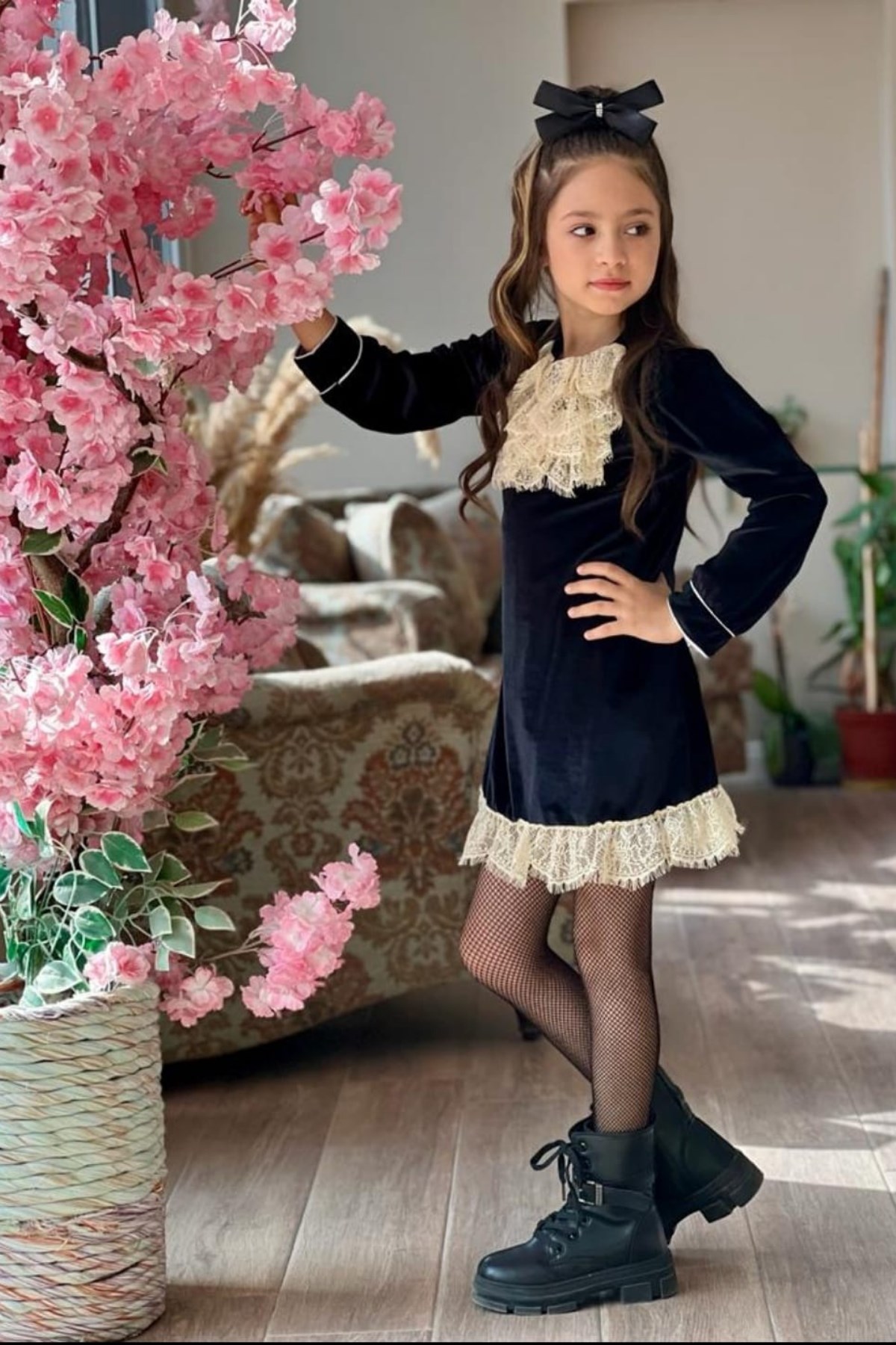 Yakası Dantel Detay Uzun Kol Kız Çocuk Kadife Elbise Siyah |  Turuncugardrop.com