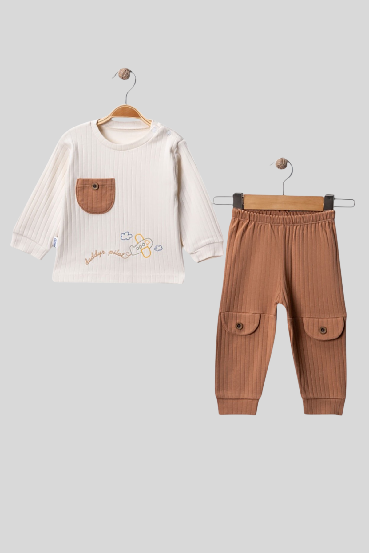 6-12 Ay Uçak Nakışlı Erkek Bebek Takım Kahverengi