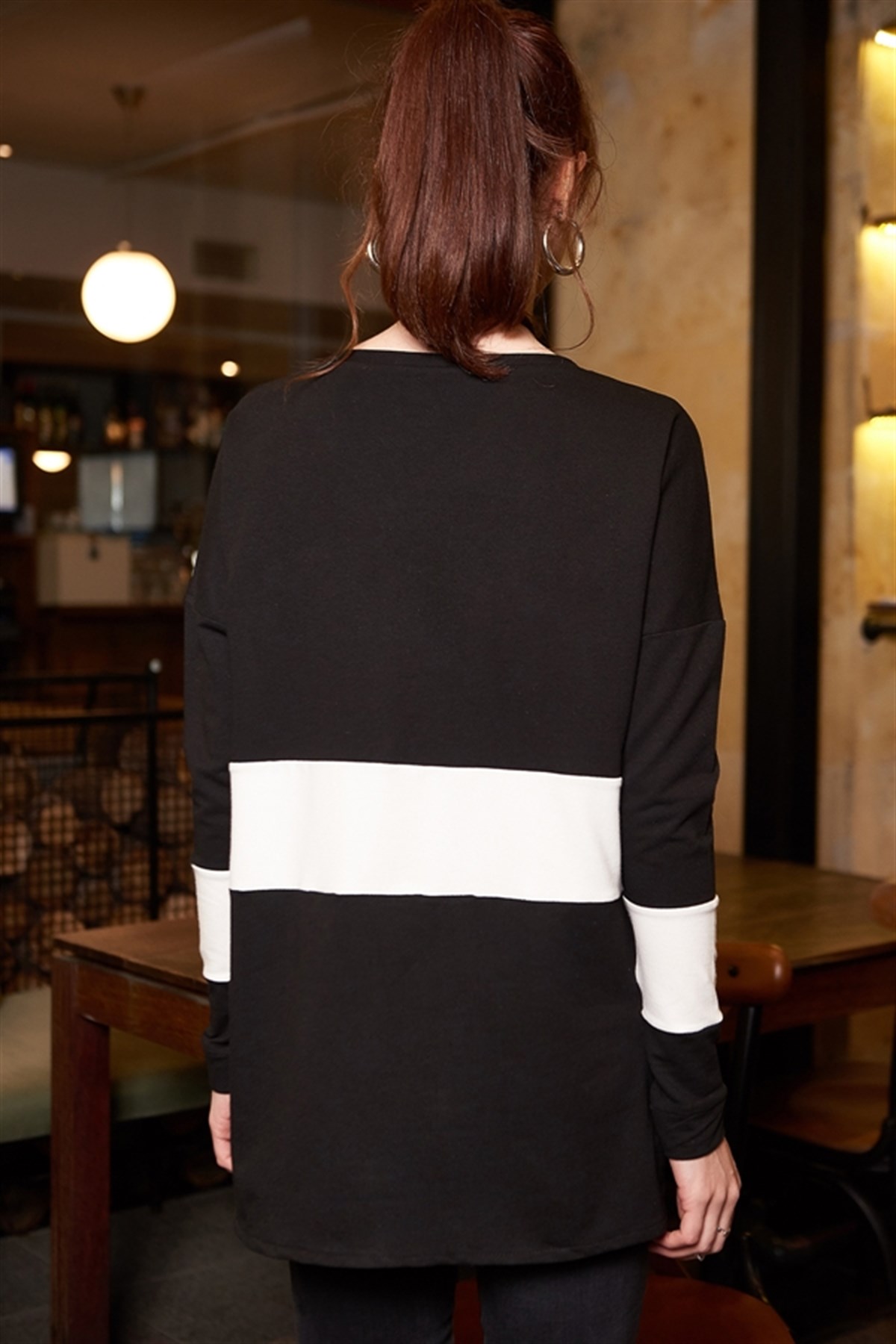 1078-İki Renk V Yaka Siyah Beyaz Sweatshirt