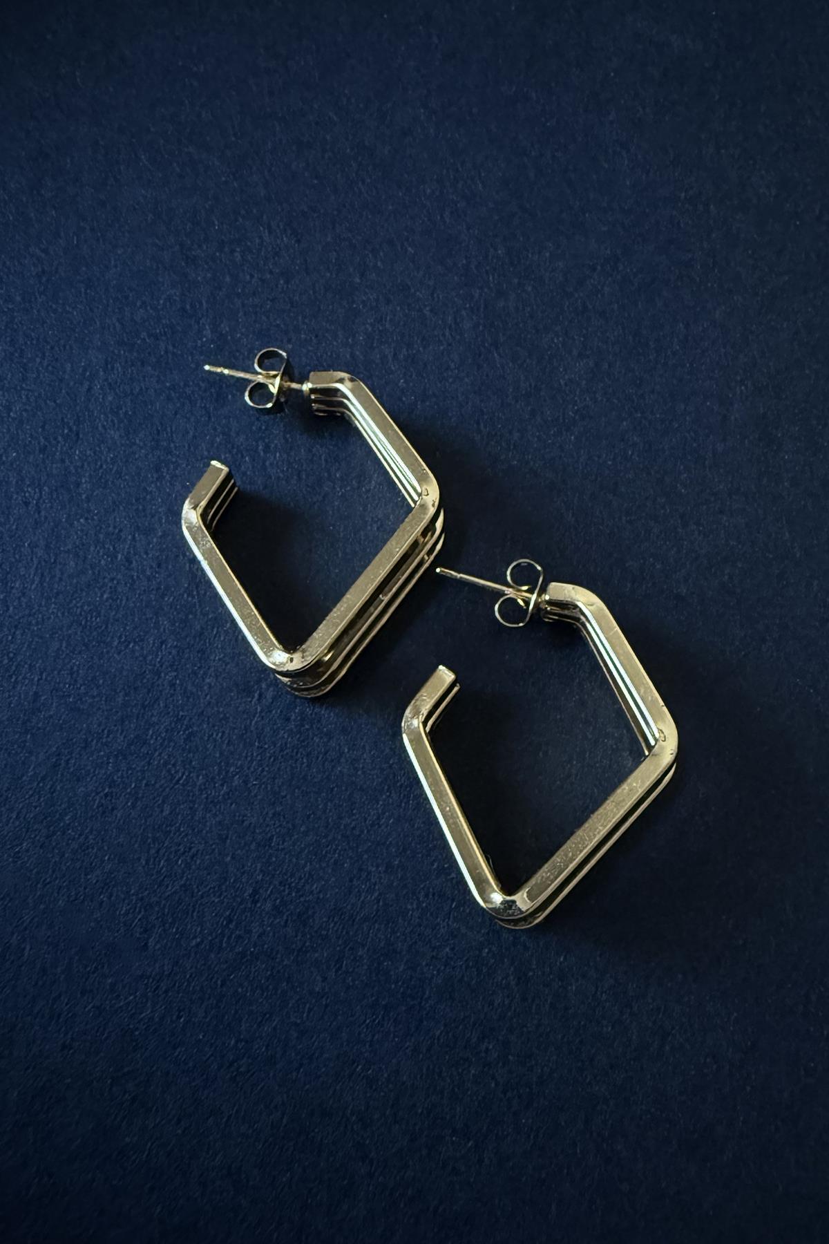 Gold Kaplama Piramit Model Çelik Küpe