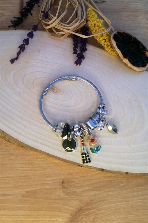 Siyah Renk Çiçek Charmlı Çelik Bileklik