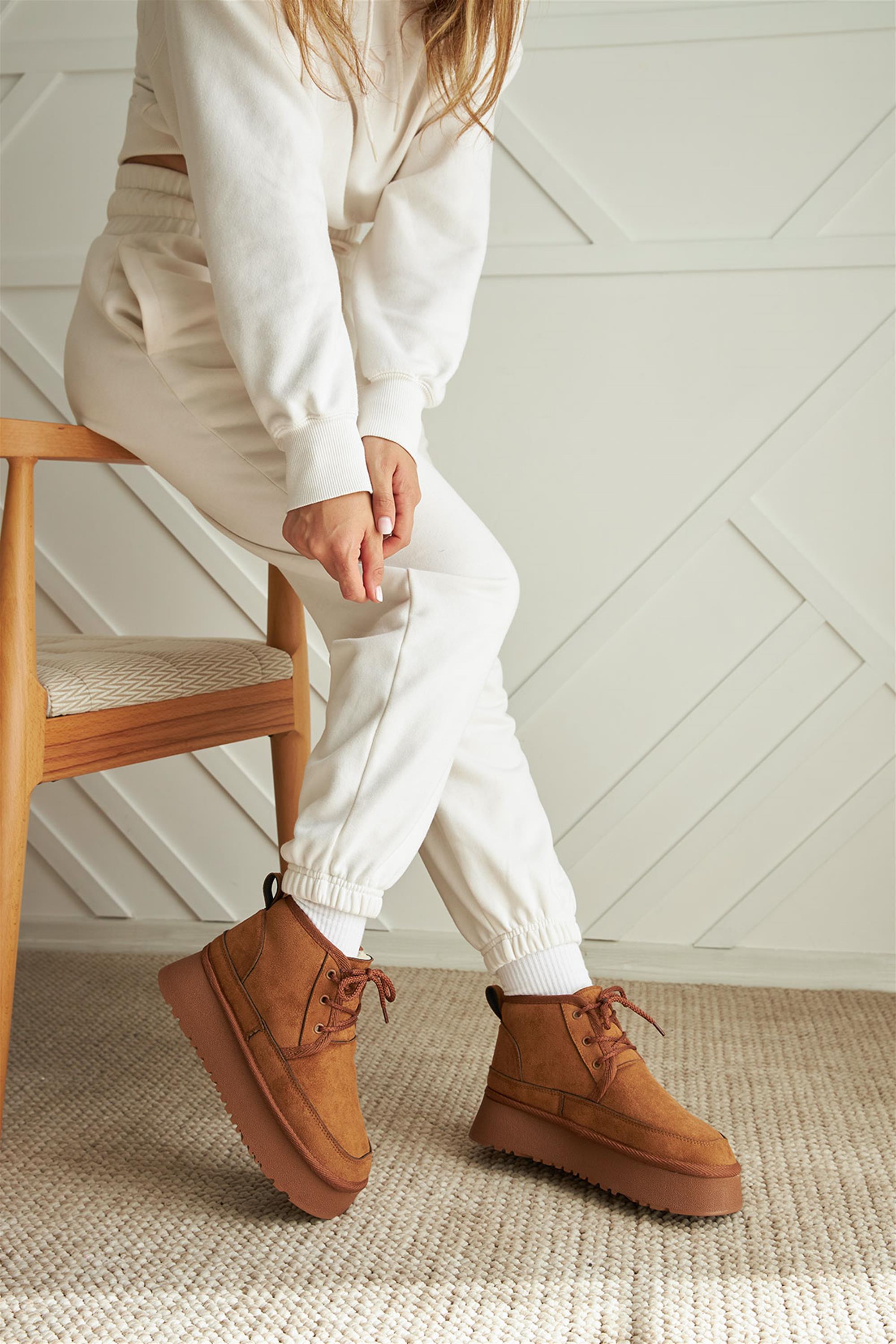 Heribo Taba Rengi İçi Yünlü Kalın Tabanlı Bağcıklı Bot