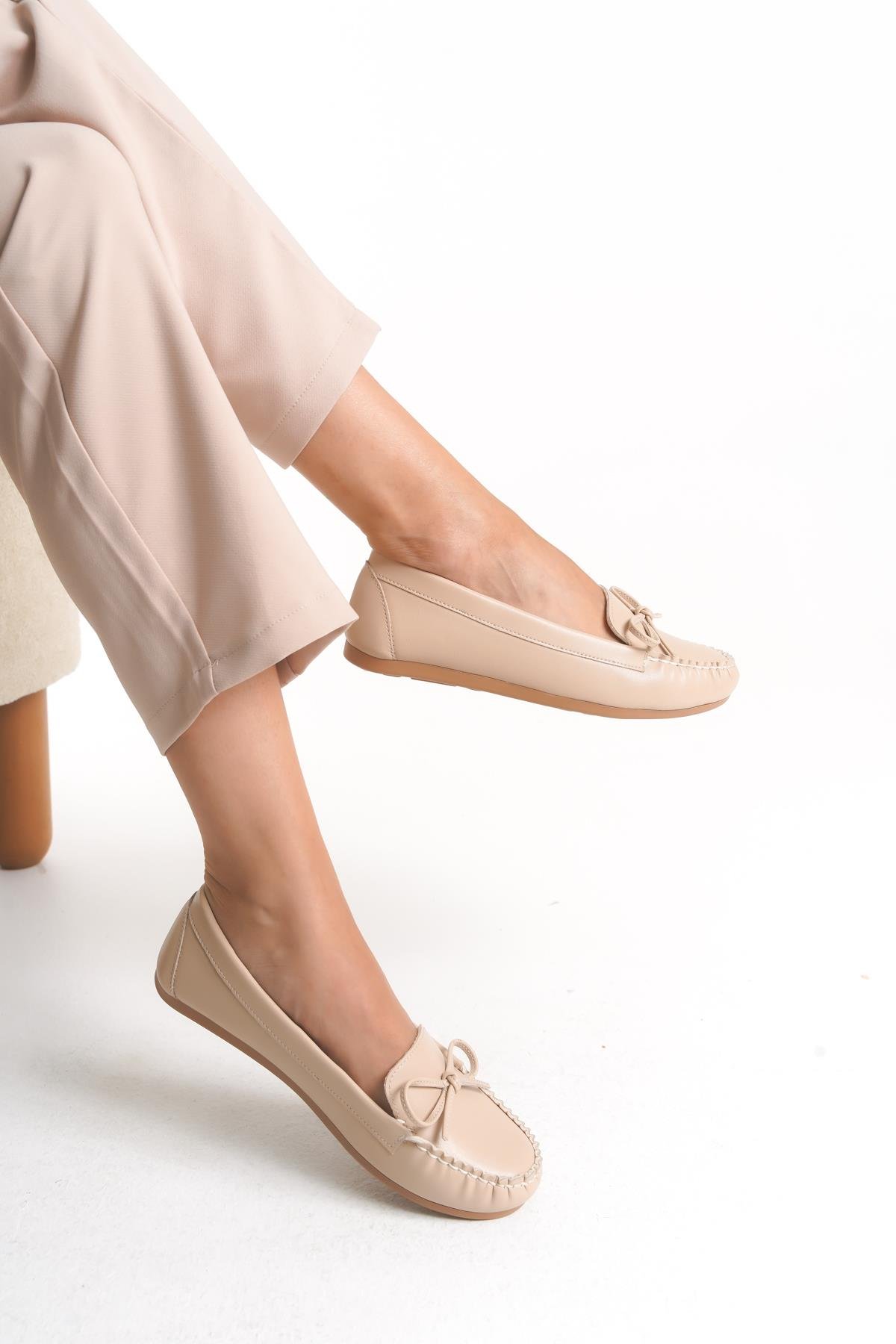 Kadın Babet Bej Fiyonk Aksesuarlı Rölax Mary Rahat Ortopedik Tabanlı Hafif Günlük Ayakkabı