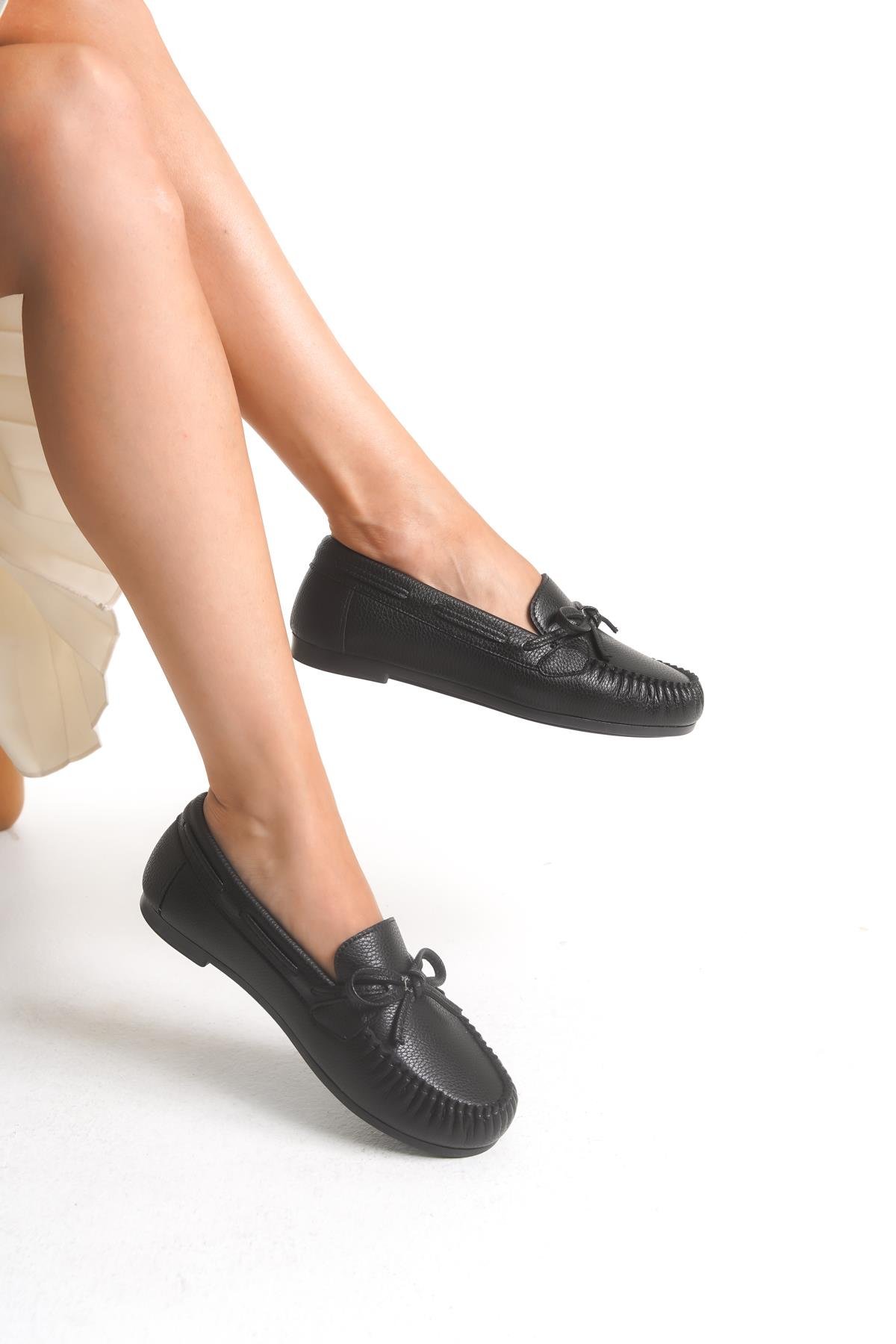 Kadın Babet Siyah Deri Fiyonk Aksesuarlı Rölax Mary Rahat Ortopedik Tabanlı Hafif Günlük Ayakkabı