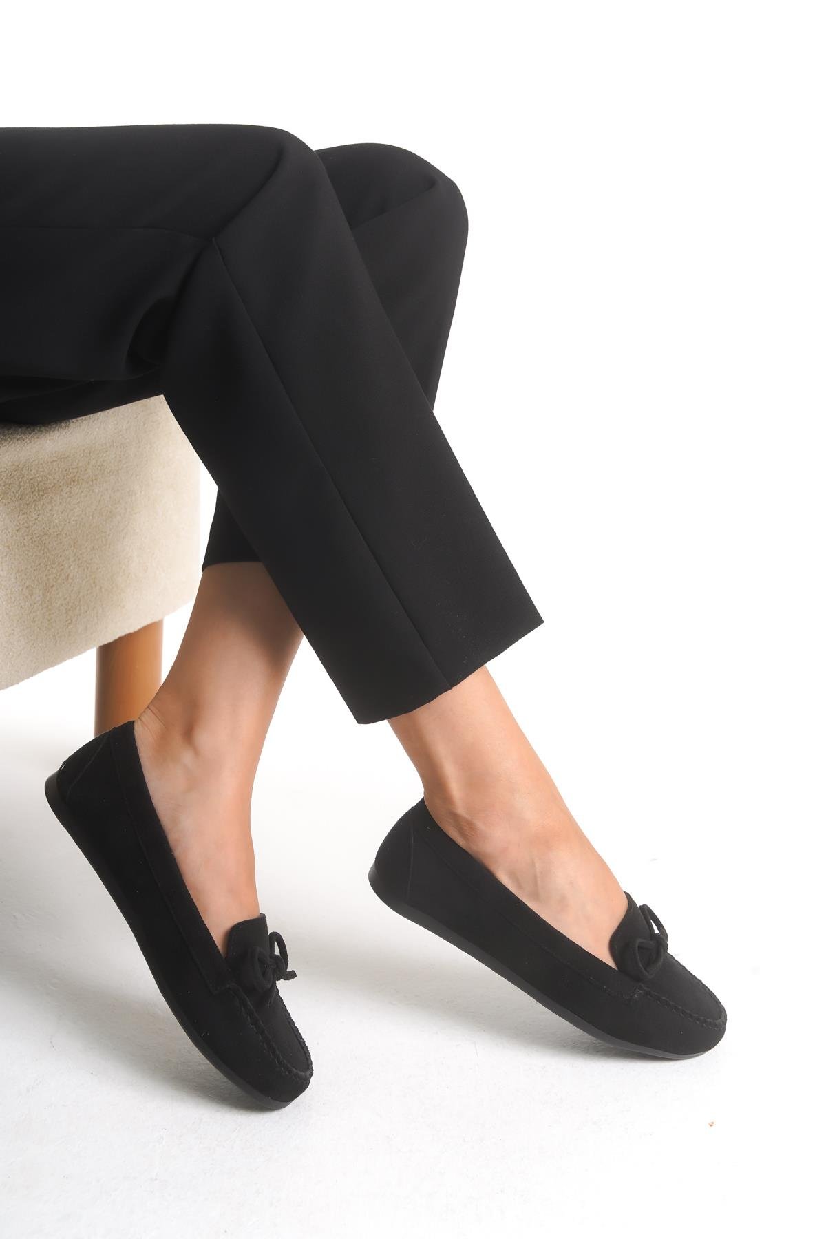 Kadın Babet Siyah Süet Fiyonk Aksesuarlı Sera Rahat Ortopedik Tabanlı Hafif Günlük Ayakkabı