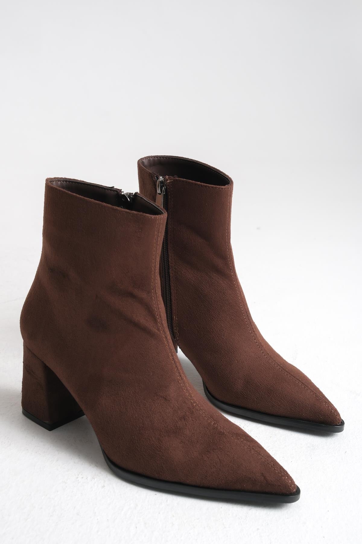 Kahverengi Süet Kadın Bot Sivri Burun Kaymaz Taban Fermuarlı Kalın Topuk Astrid