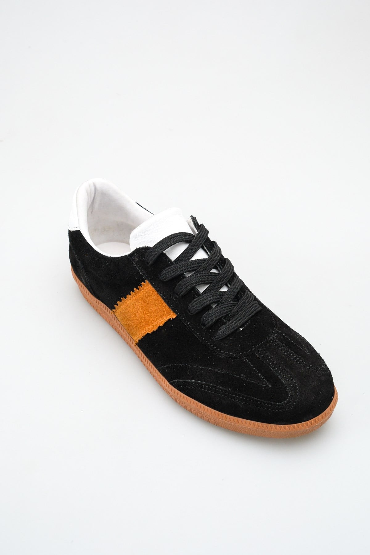 SNEAK SNEAKERS
