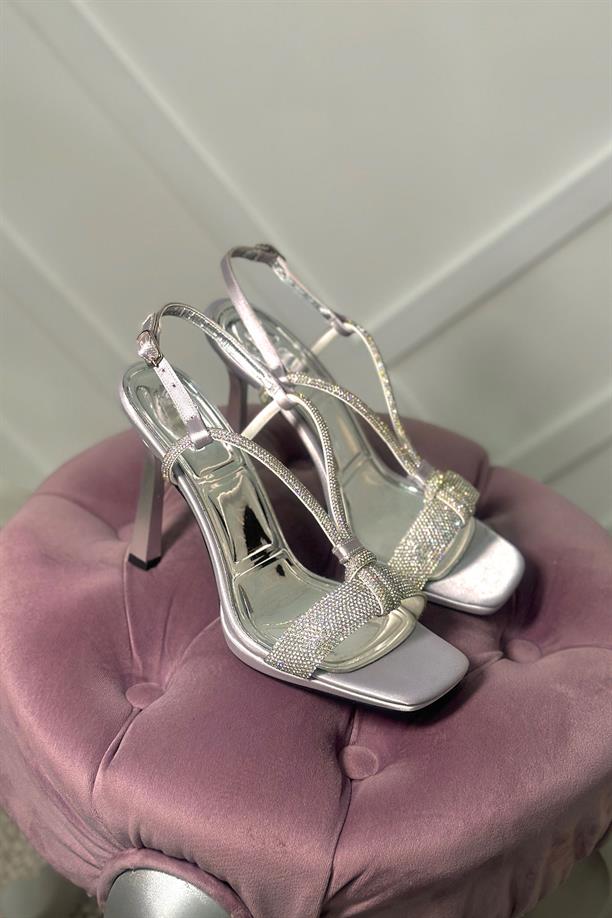 Elinaz Gümüş Lame Rengi Bantlı Taşlı Topuklu Kadın Sandalet Ayakkabı