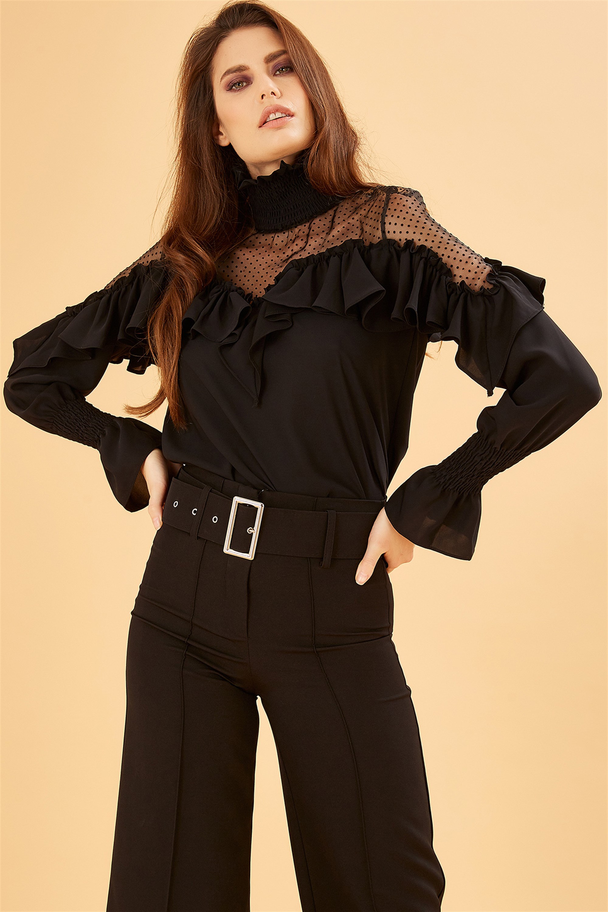 Dik Yakalı Puantiye Tül Detaylı Siyah Bluz