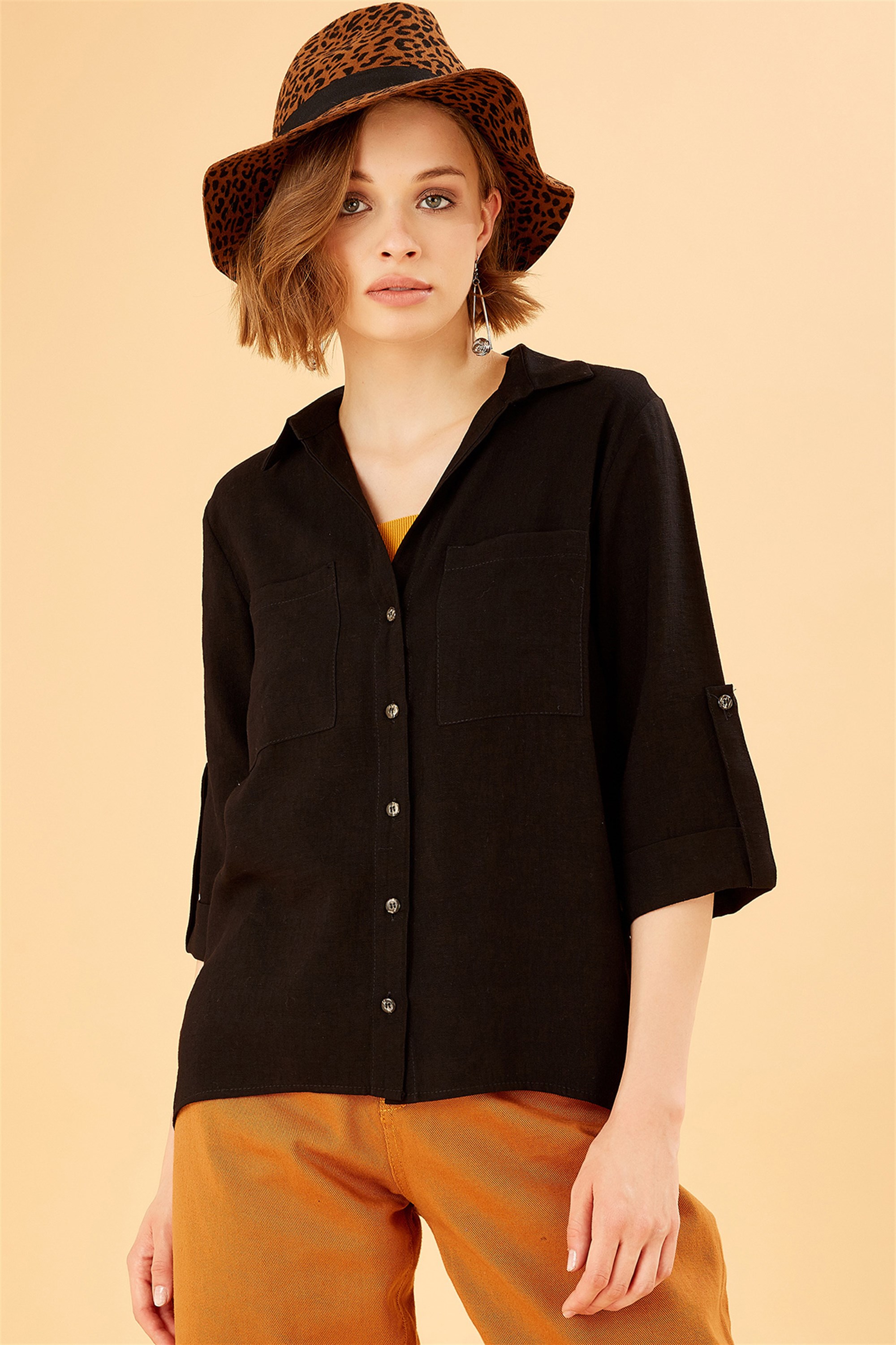 Önü Çift Cepli Siyah Gömlek