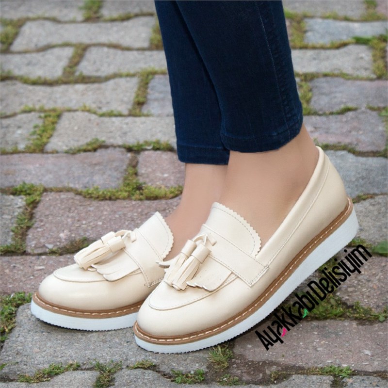 Demo Bej Beyaz Püsküllü Loafer Ayakkabı