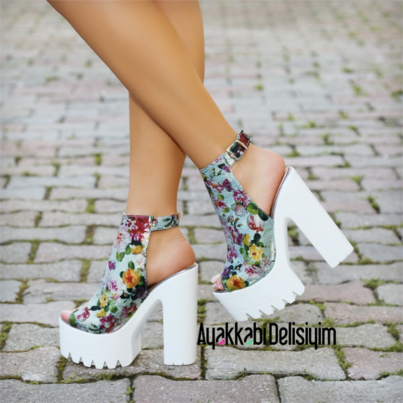 Çiçekli Kalın Topuklu Ayakkabı