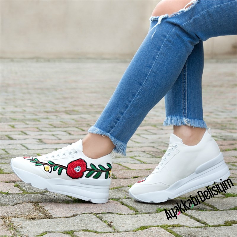 Lento Beyaz Çiçek Nakışlı Spor Ayakkabı
