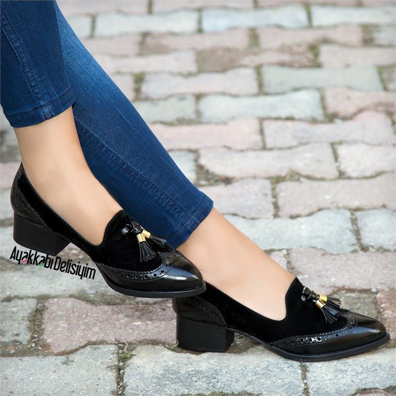 Kadi Siyah Süet Rugan Püsküllü Babet