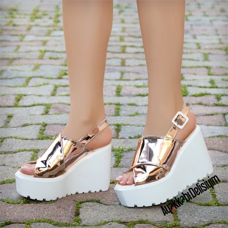 Almelo Parlak Bronz Dolgu Topuklu Ayakkabı