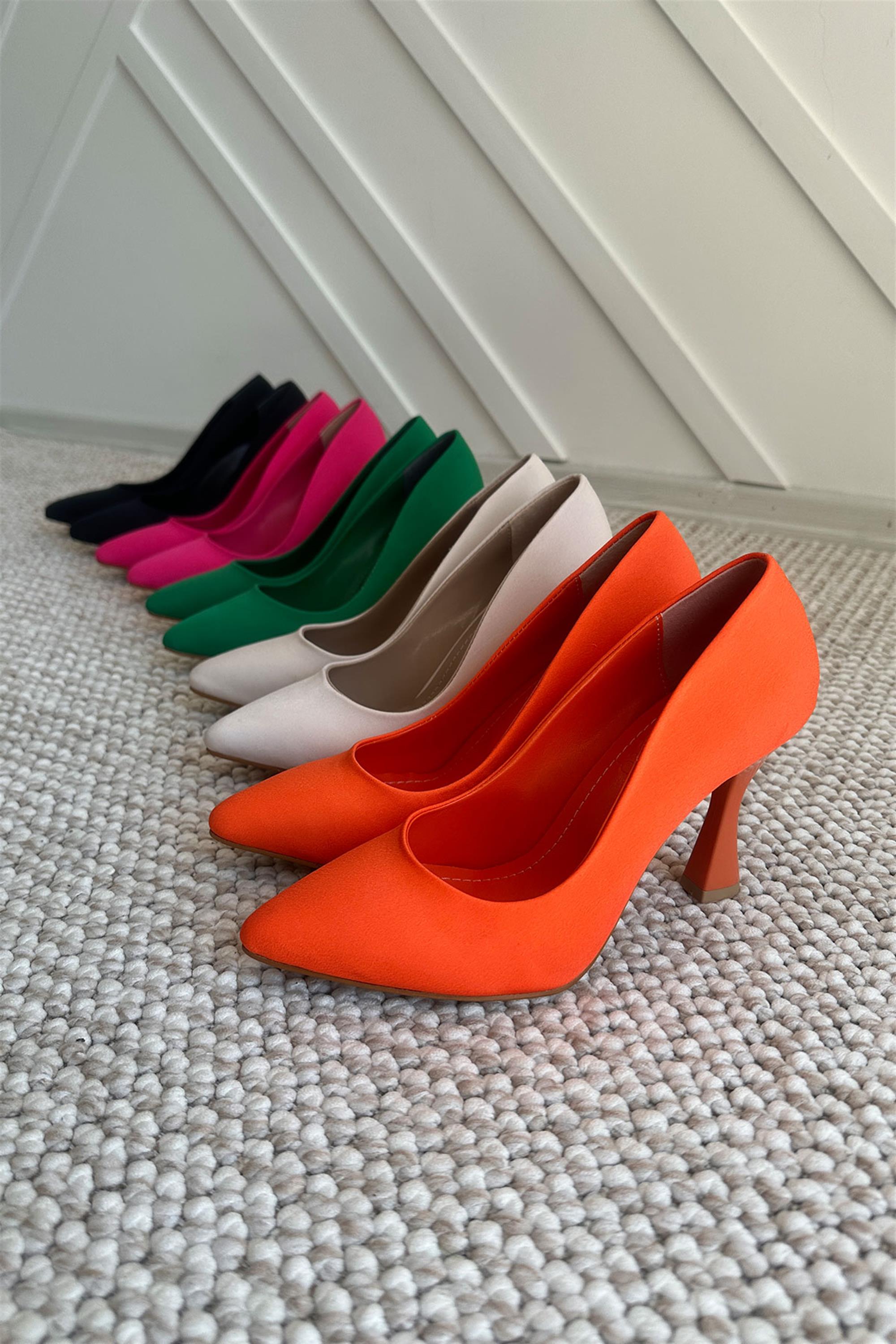 Amila Bej Rengi Süet Rahat Topuklu Kadın Stiletto Ayakkabı