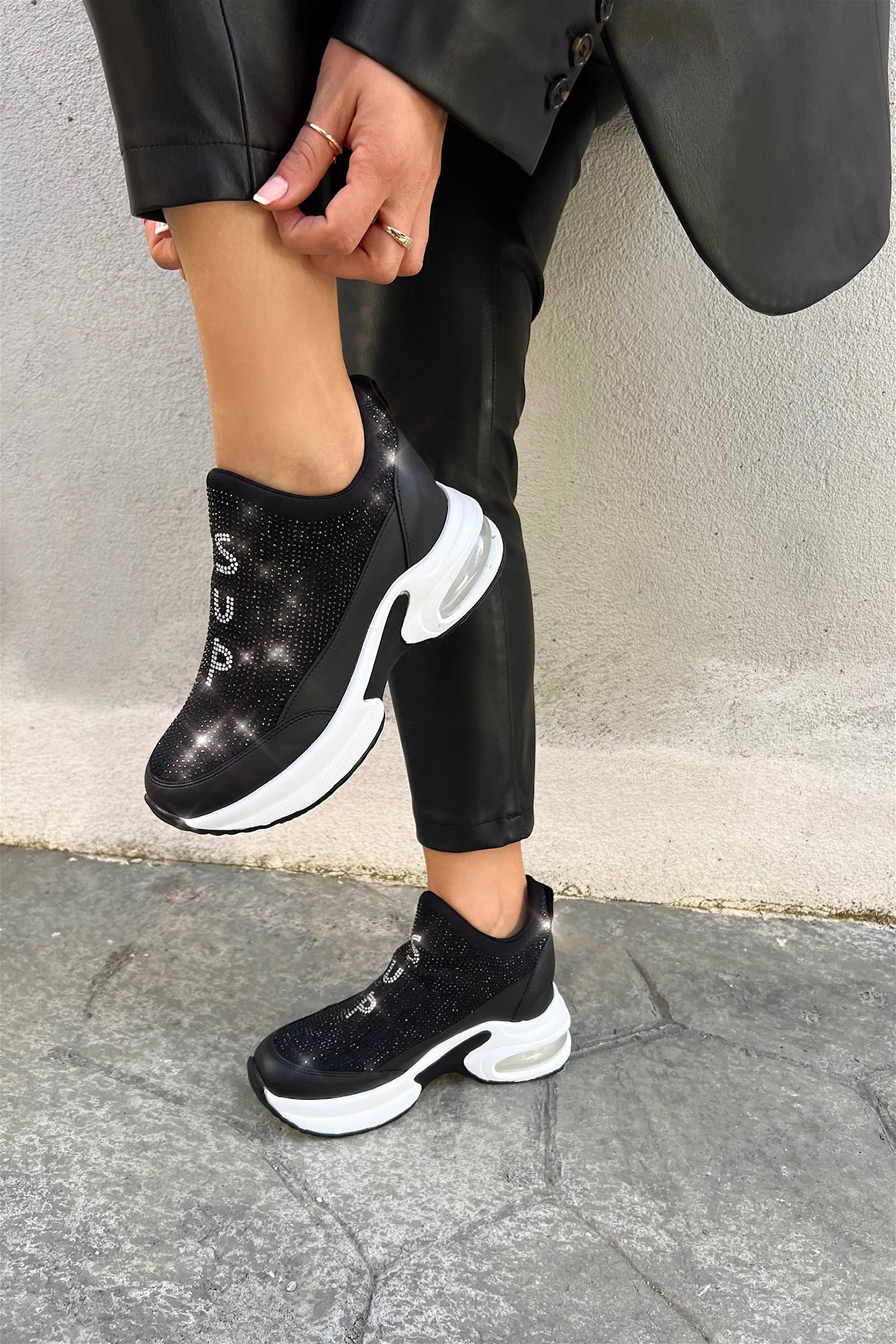 Bubos Siyah Gizli Dolgu Topuklu Air Taban Taşlı Kadın Spor Ayakkabı