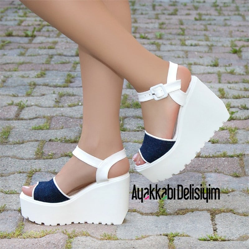 Pusita Kot Beyaz Dolgu Topuk Sandalet