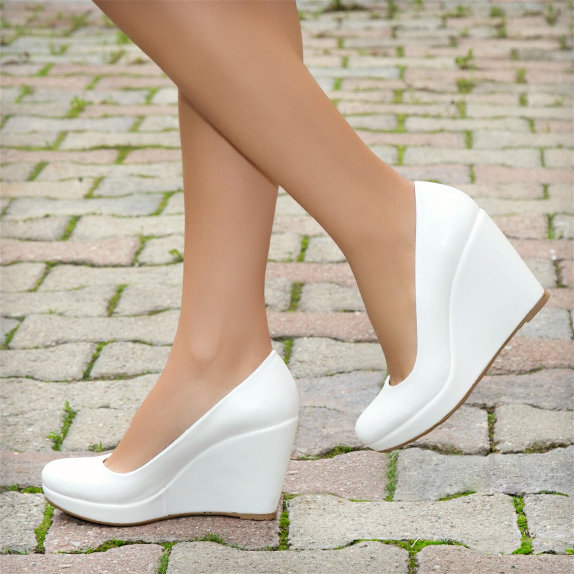 Cucu Beyaz Dolgu Topuklu Ayakkabı
