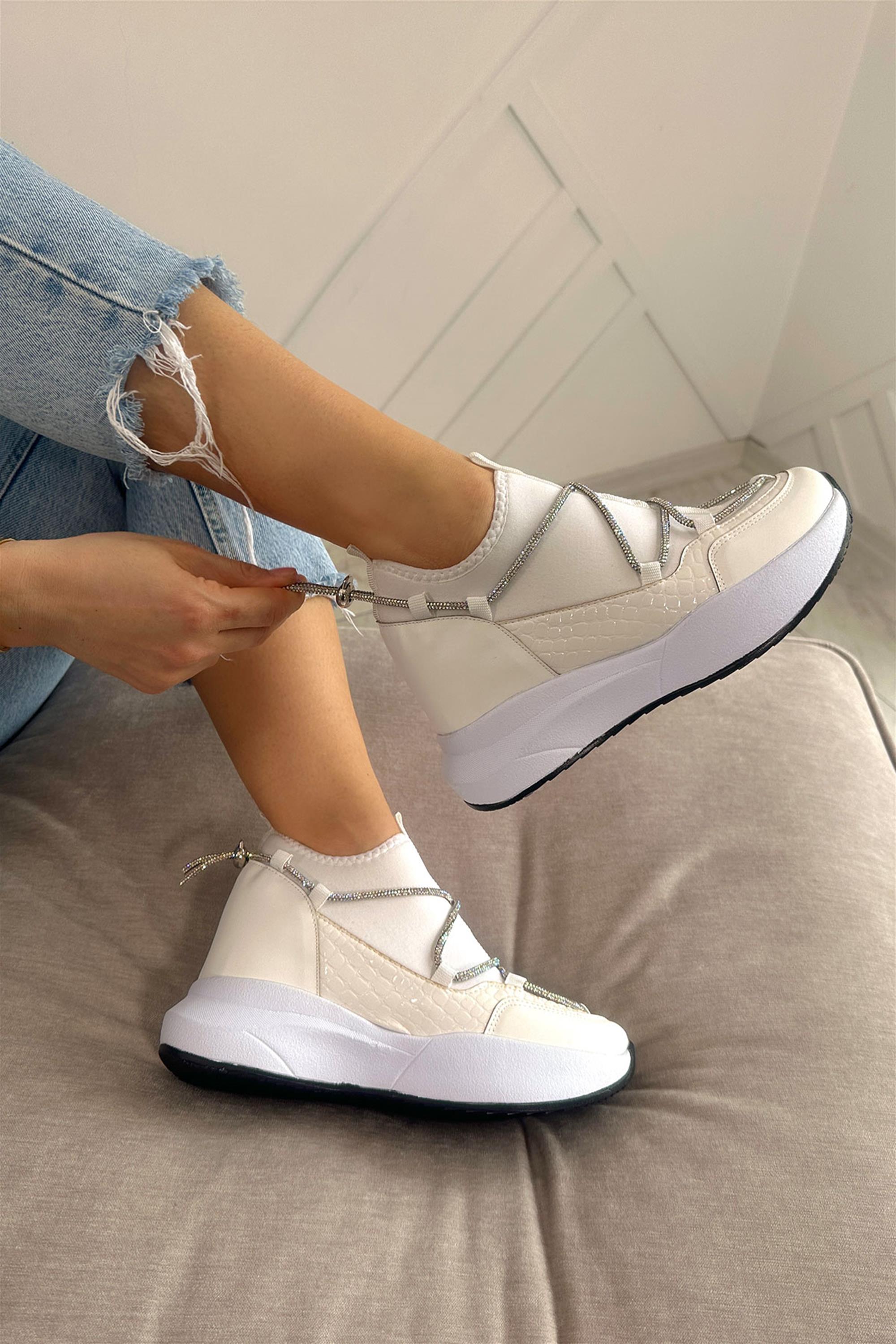 Darla Deri Beyaz Streç Taşlı Kalın Tabanlı Gizli Dolgu Topuklu Kadın  Sneaker Spor Ayakkabı