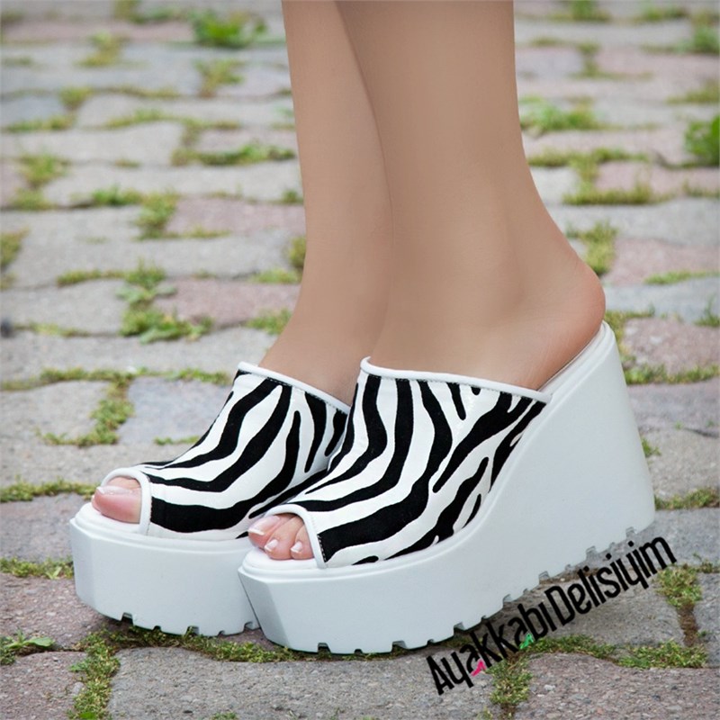 İmola Zebra Dolgu Topuk Terlik
