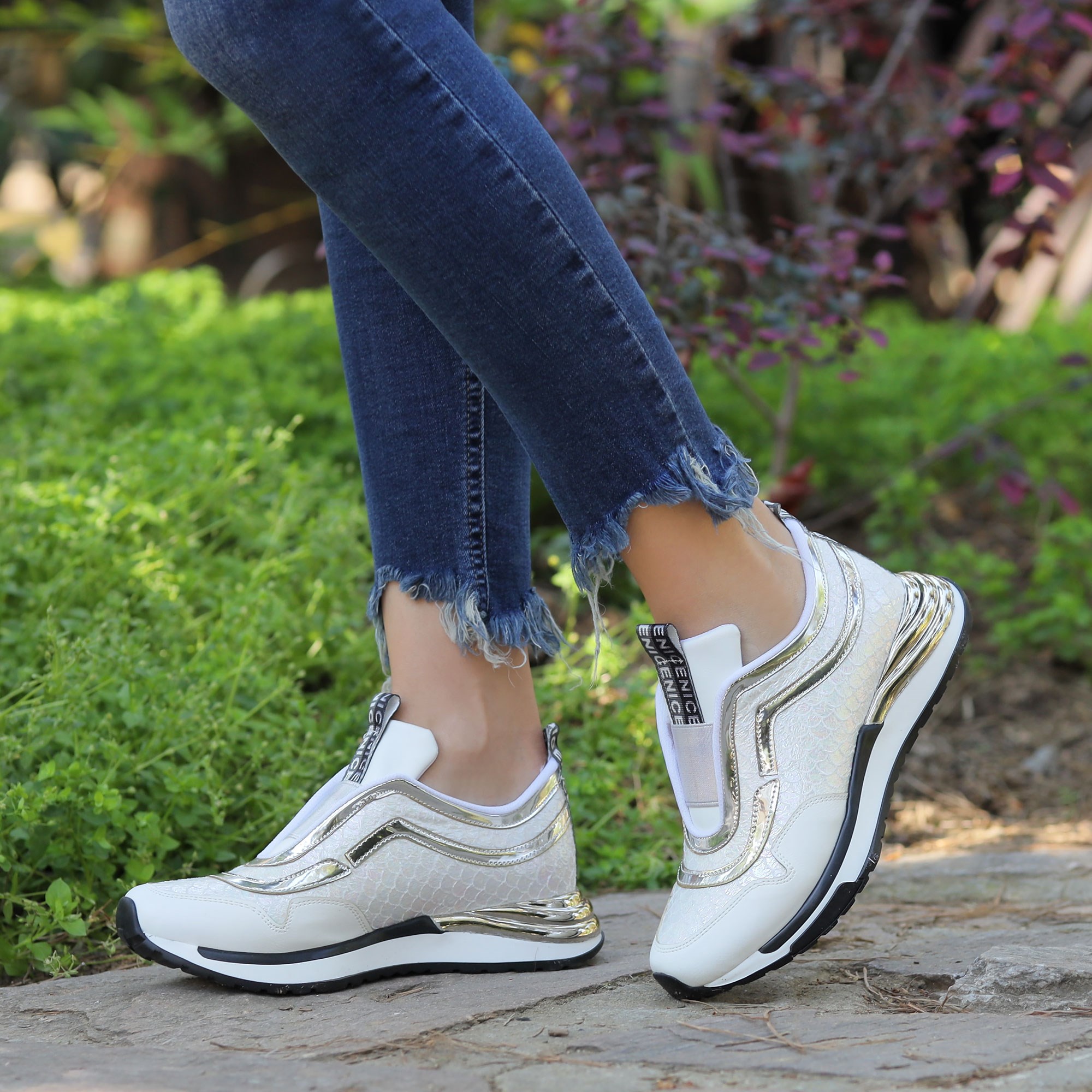 Horge Beyaz Bağcıksız Kadın Spor Ayakkabı