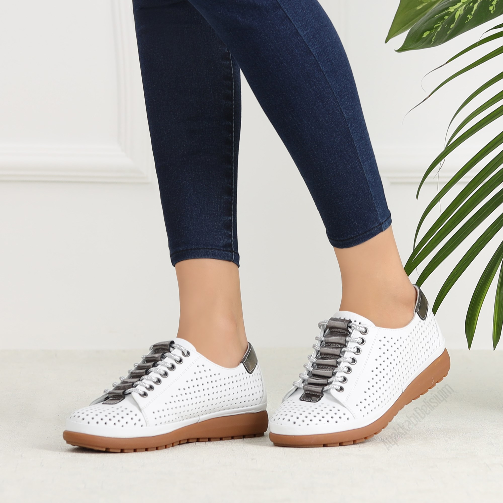 Beyaz Gerçek Deri Spor Ayakkabı Bayan