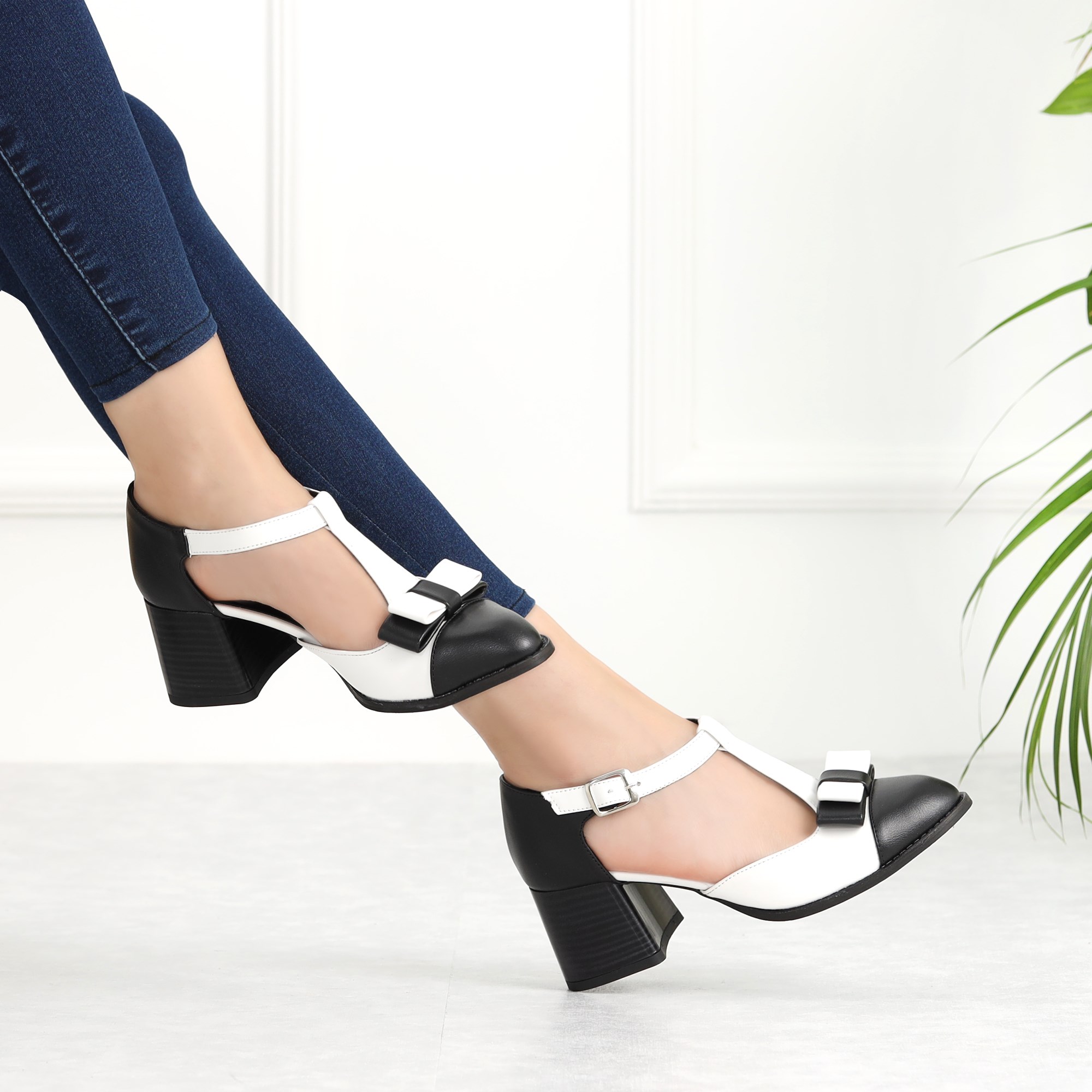 Mikela Siyah Beyaz Fiyonklu Kısa Topuklu Kadın Ayakkabı