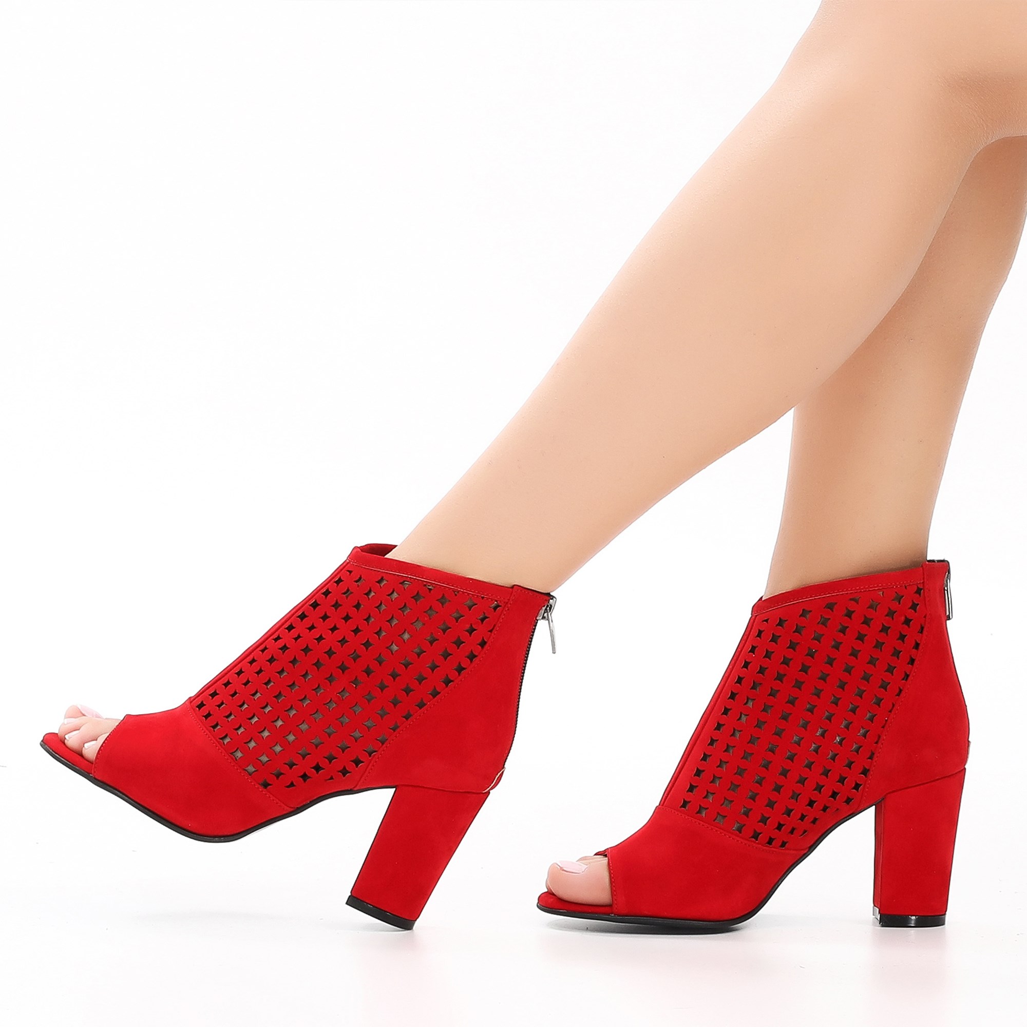 Oyil Süet Kırmızı Kalın Topuklu Sandalet