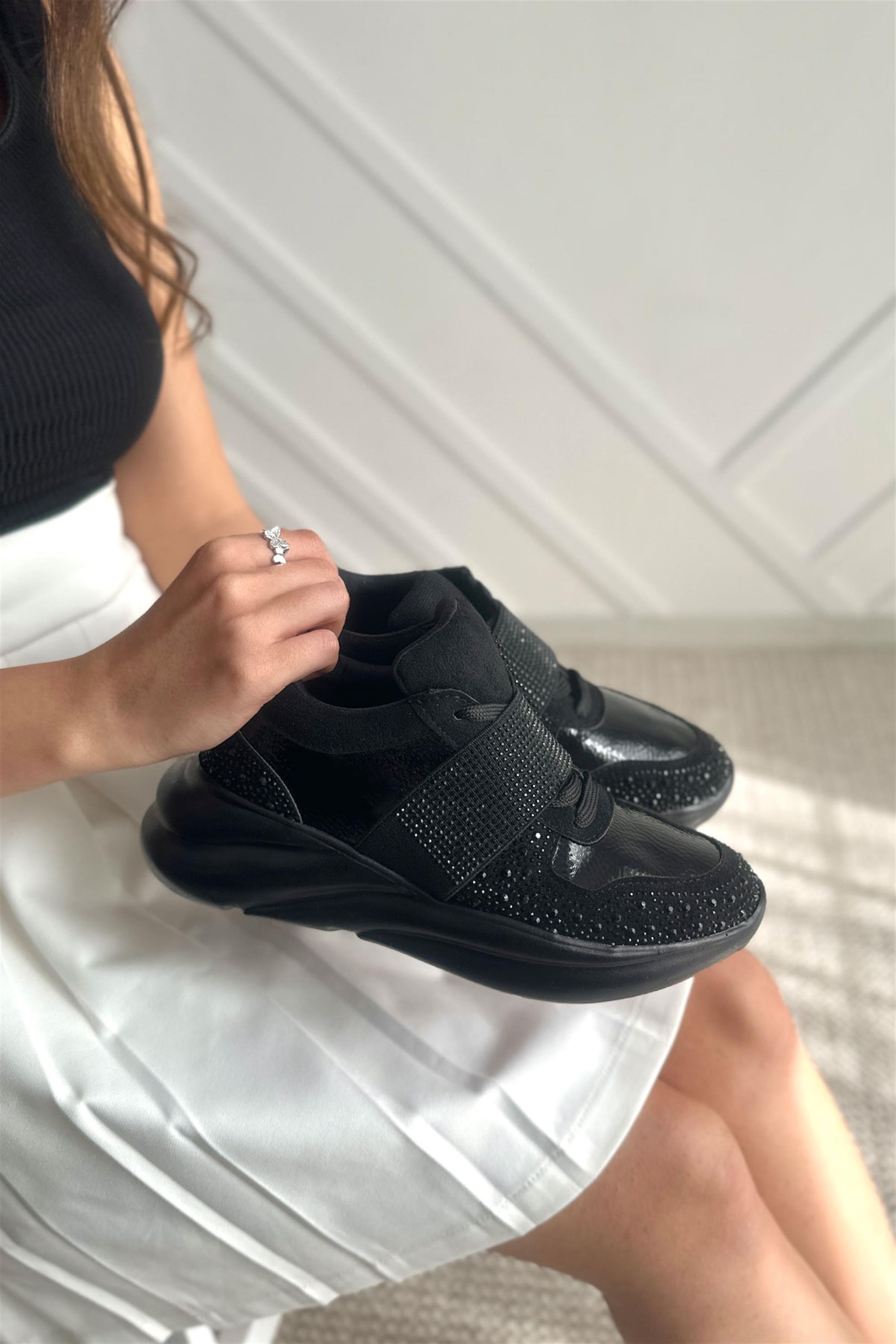 Resop Siyah Rugan Süet Kalın Tabanlı Taşlı Kadın Sneaker Spor Ayakkabı