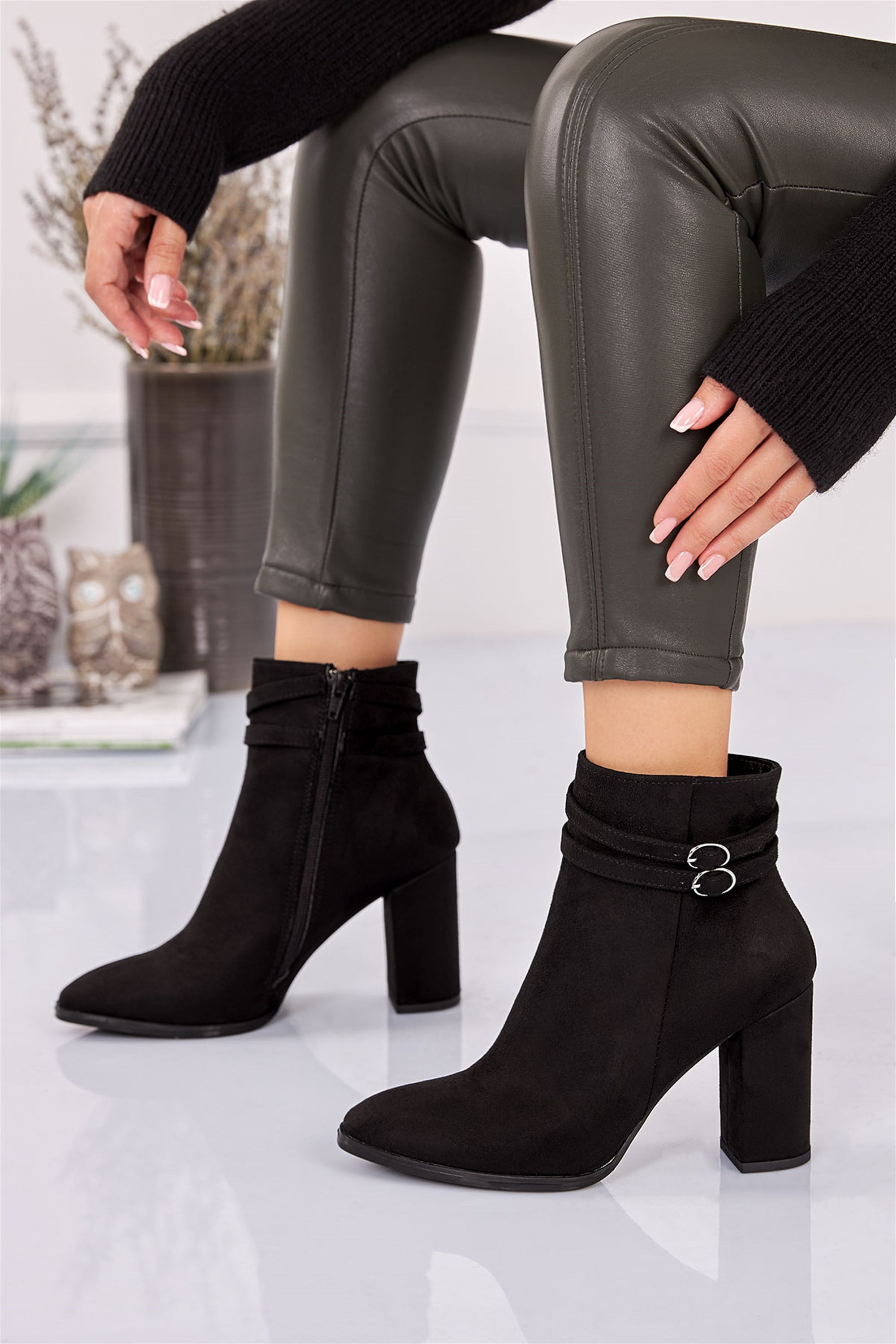 Saytopan Süet Siyah Kalın Topuklu Bot