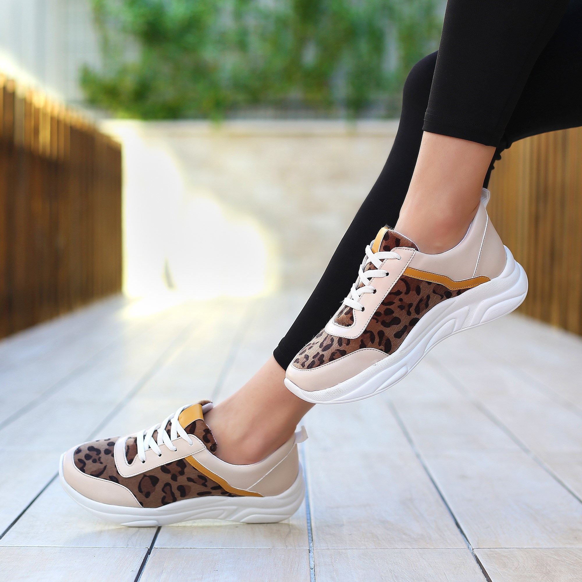 Seltik Leopar Bej Bağcıklı Spor Ayakkabı