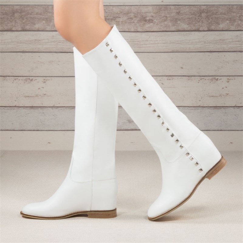 Sipil Beyaz Zımbalı Gizli Topuklu Çizme