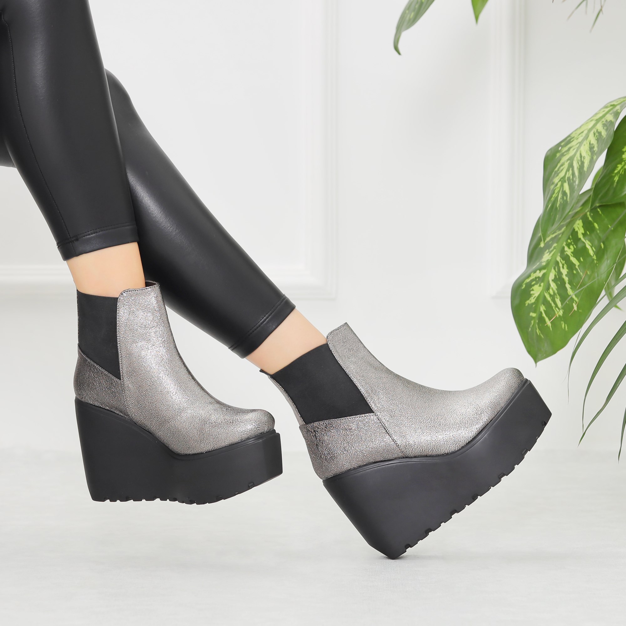 Sonik Platin Dolgu Topuklu Bot