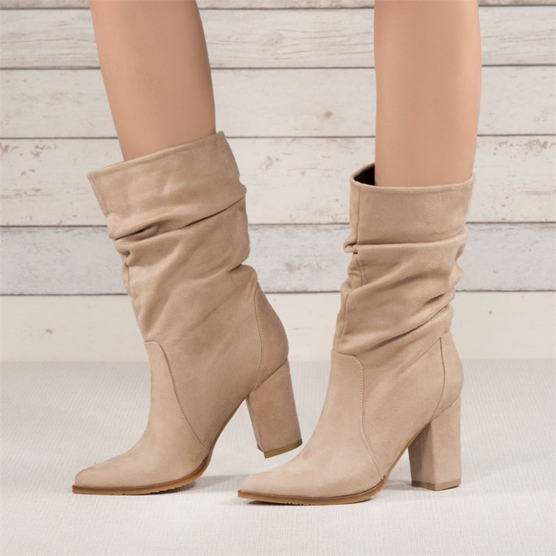 Vegi Süet Bej Kısa Topuklu Bot