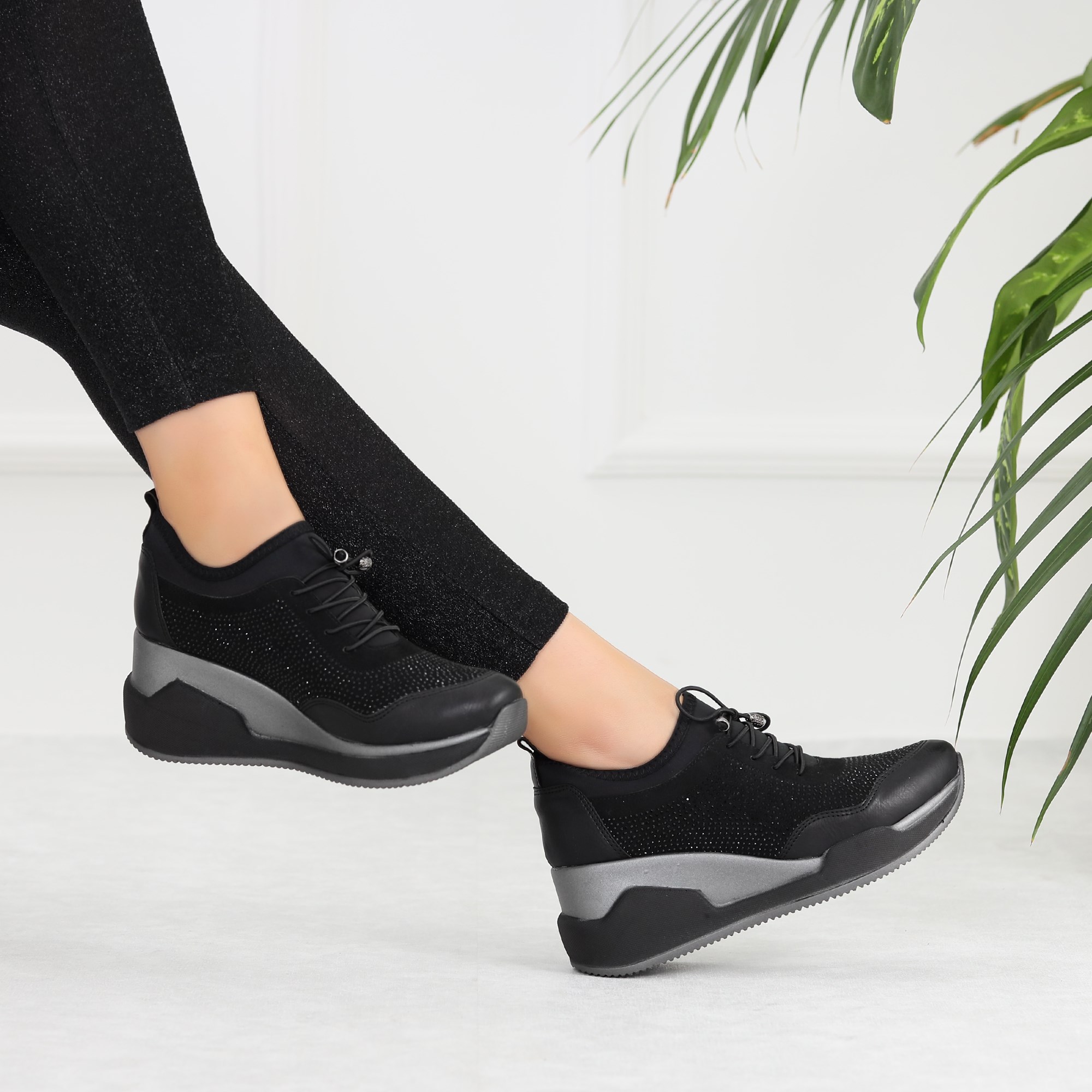 Verizo Siyah Taşlı Bağcıksız Spor Kadın Ayakkabı