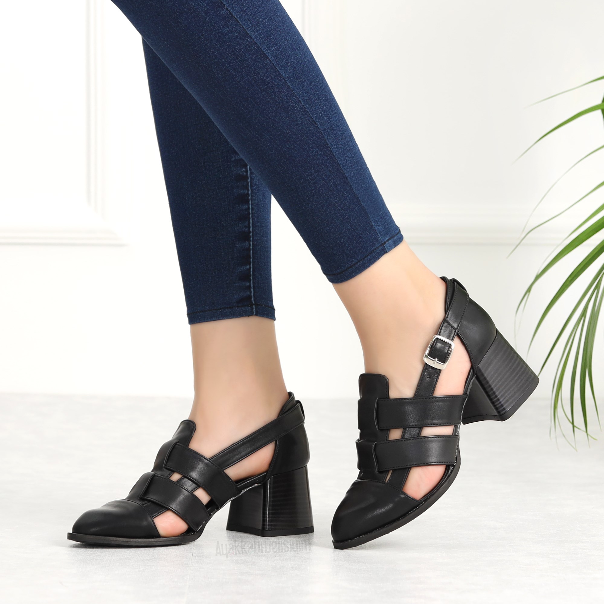Vurlet Siyah Kısa Topuklu Kadın Ayakkabı