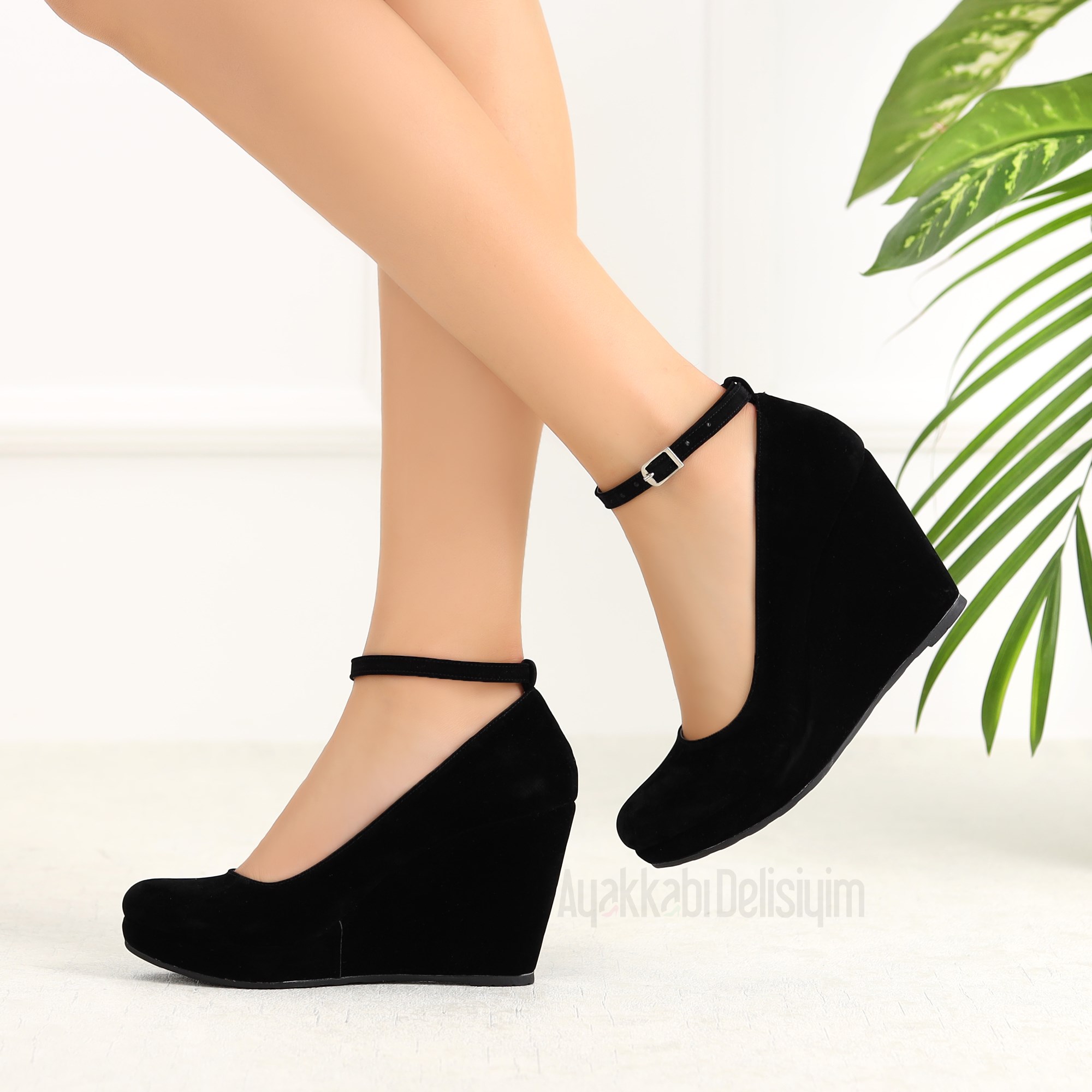 Yipina Süet Siyah Dolgu Topuklu Ayakkabı