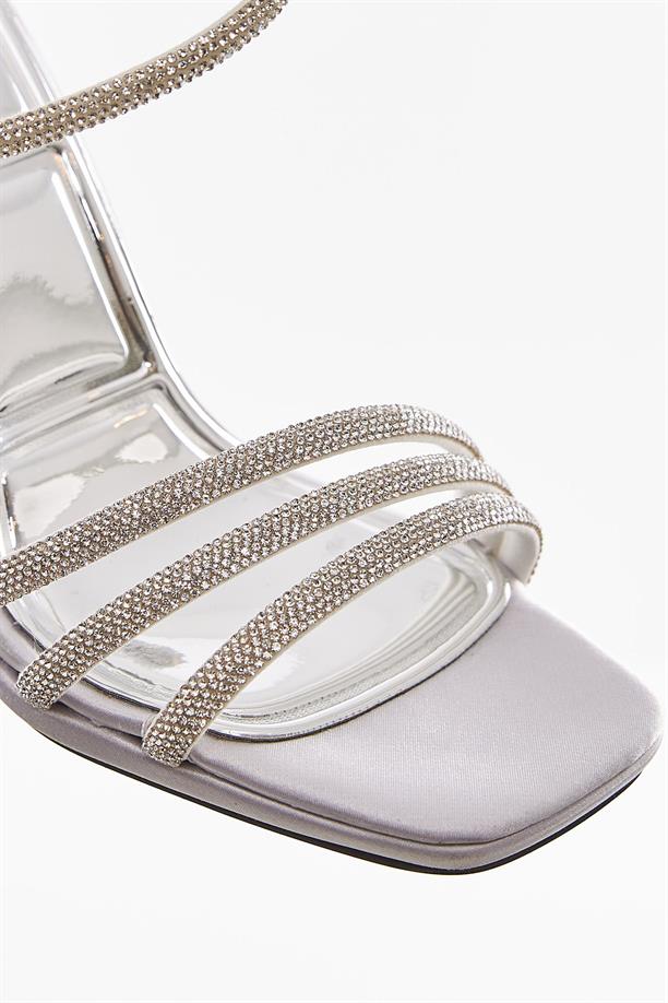 Beliba Gümüş Lame Rengi Taşlı Bantlı Topuklu Kadın Sandalet Ayakkabı