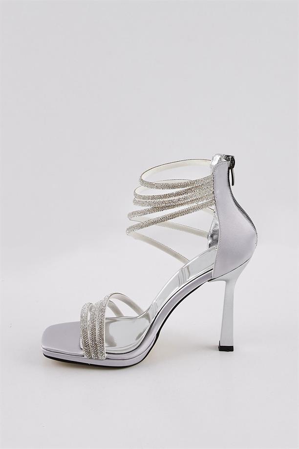 Beliba Gümüş Lame Rengi Taşlı Bantlı Topuklu Kadın Sandalet Ayakkabı