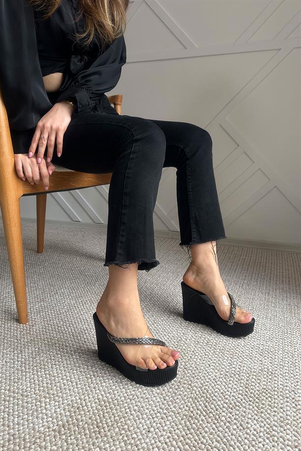 Milesa Siyah Deri Taşlı Siyah Yüksek Platformlu Kadın Dolgu Topuk Sandalet Terlik