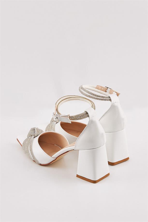 Nariya Beyaz Deri Kısa Kalın Topuklu Taşlı Kadın Stiletto Ayakkabı