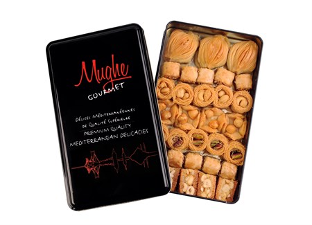 Mughe Gourmet Premium Assorted Baklava Pastry Gift Tin Box (Medium Size) 500g ℮ 1.1lb 32 pcs - Turkish Pistachio, Almond, Walnut, Cashew, Hazelnut Handmade Bitesize Baklawa Sweet