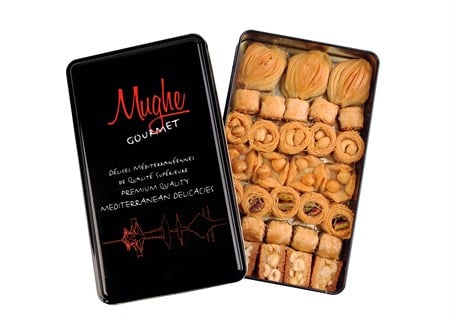 Mughe Gourmet Premium Assorted Baklava Pastry Gift Tin Box (Medium Size) 500g ℮ 1.1lb 32 pcs - Turkish Pistachio, Almond, Walnut, Cashew, Hazelnut Handmade Bitesize Baklawa Sweet