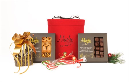 Mughe Luxury Gift Box Christmas Hamper Holiday Gift Basket