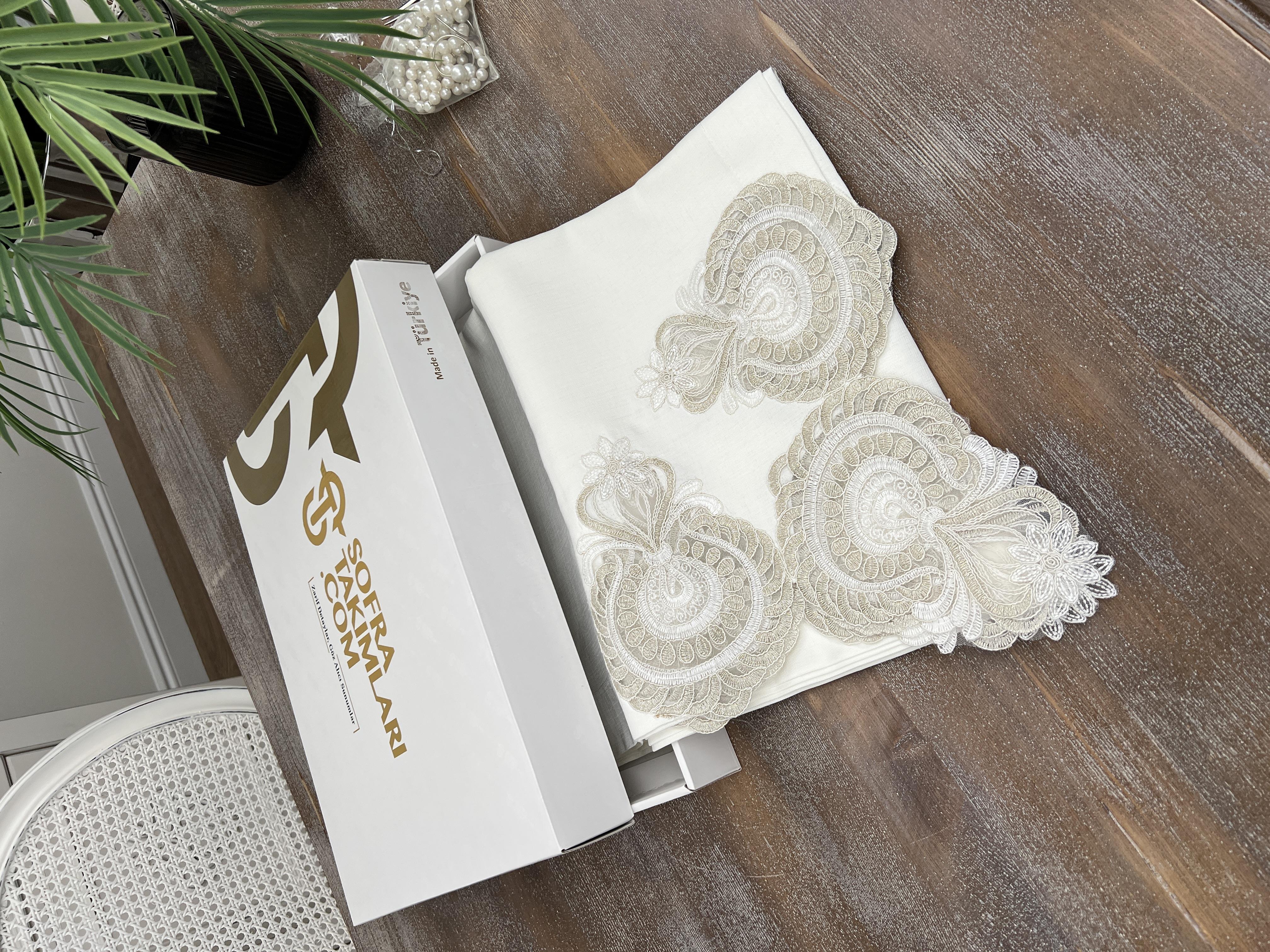 Alivya Model Eko Masa Örtüsü - Gold Dantelli ST900