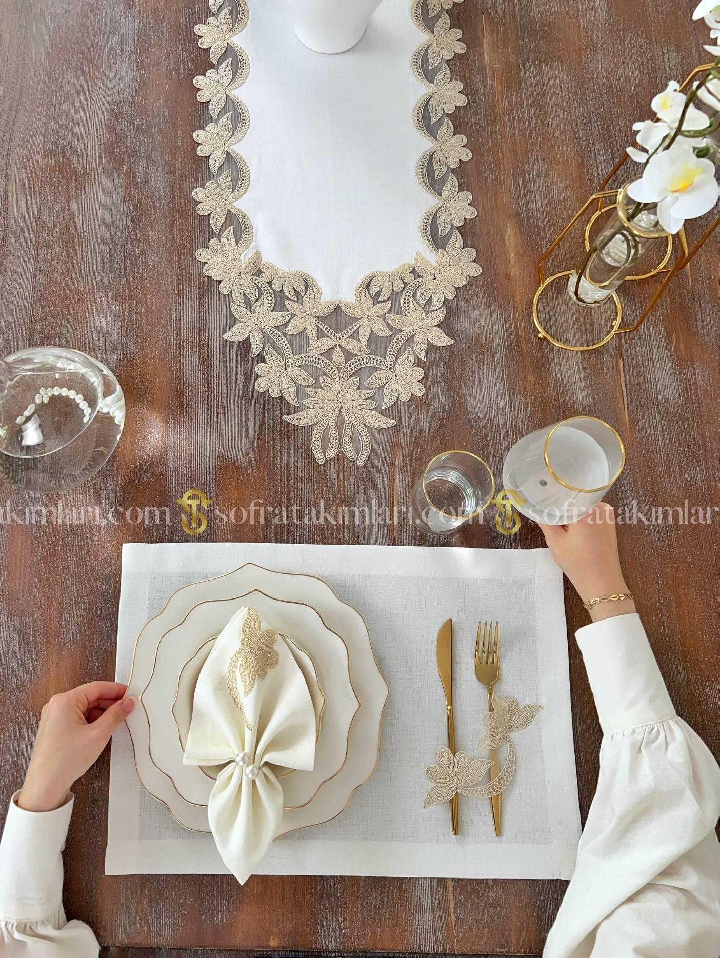 Dina Model Peçeteli Amerikan Servis Set - Gold Dantel - Kırık Beyaz Kumaş