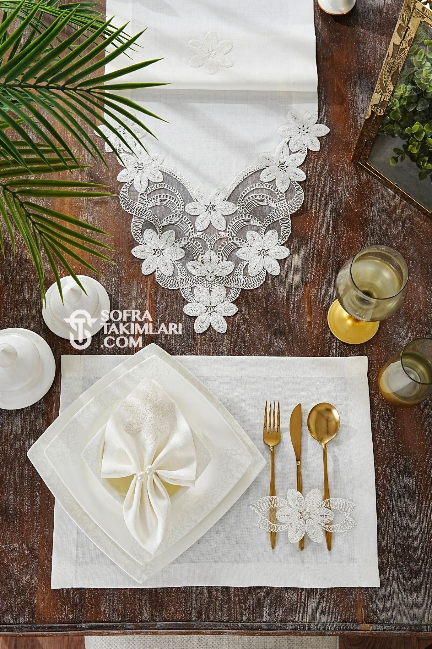 Feride Model Peçeteli Amerikan Servis Seti - Kırık Beyaz Dantel - Kırık Beyaz Kumaş